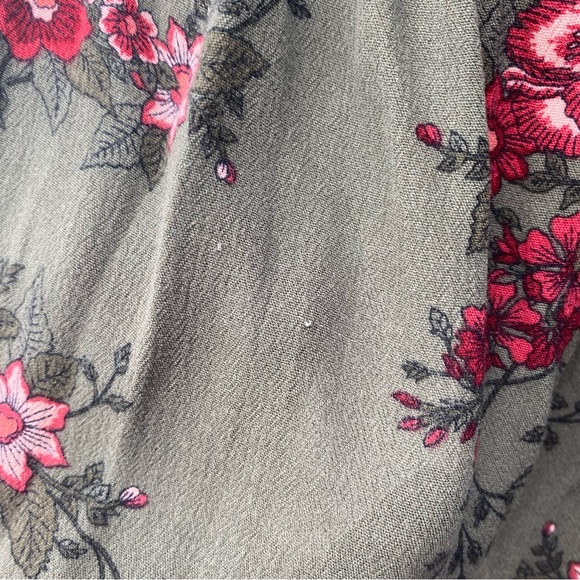 TORRID I Top Babydoll Gauze Keyhole Front Floral Carmalita Toss Size 1 Green - Picture 14 of 15